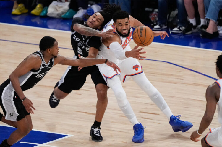 Knicks are in command, need win over Spurs for the title